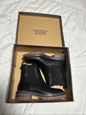 Crown Vintage Gillian Chelsea Ankle Boots NIB